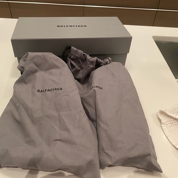 Balenciaga BB Pool Clogs / Slides- Women’s - Picture 3 of 11